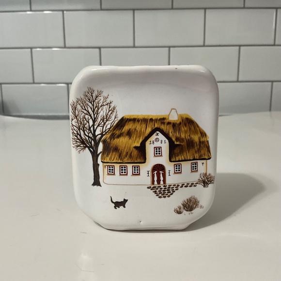 VTG Porcelain Square Vase with Cottage Cat Tree Motif - Picture 8 of 8